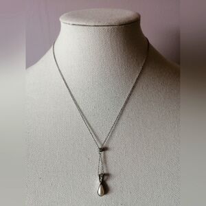 1996 Avon Pearlesque Silvertone Y Teardrop Necklace & Clip-on Earrings Set